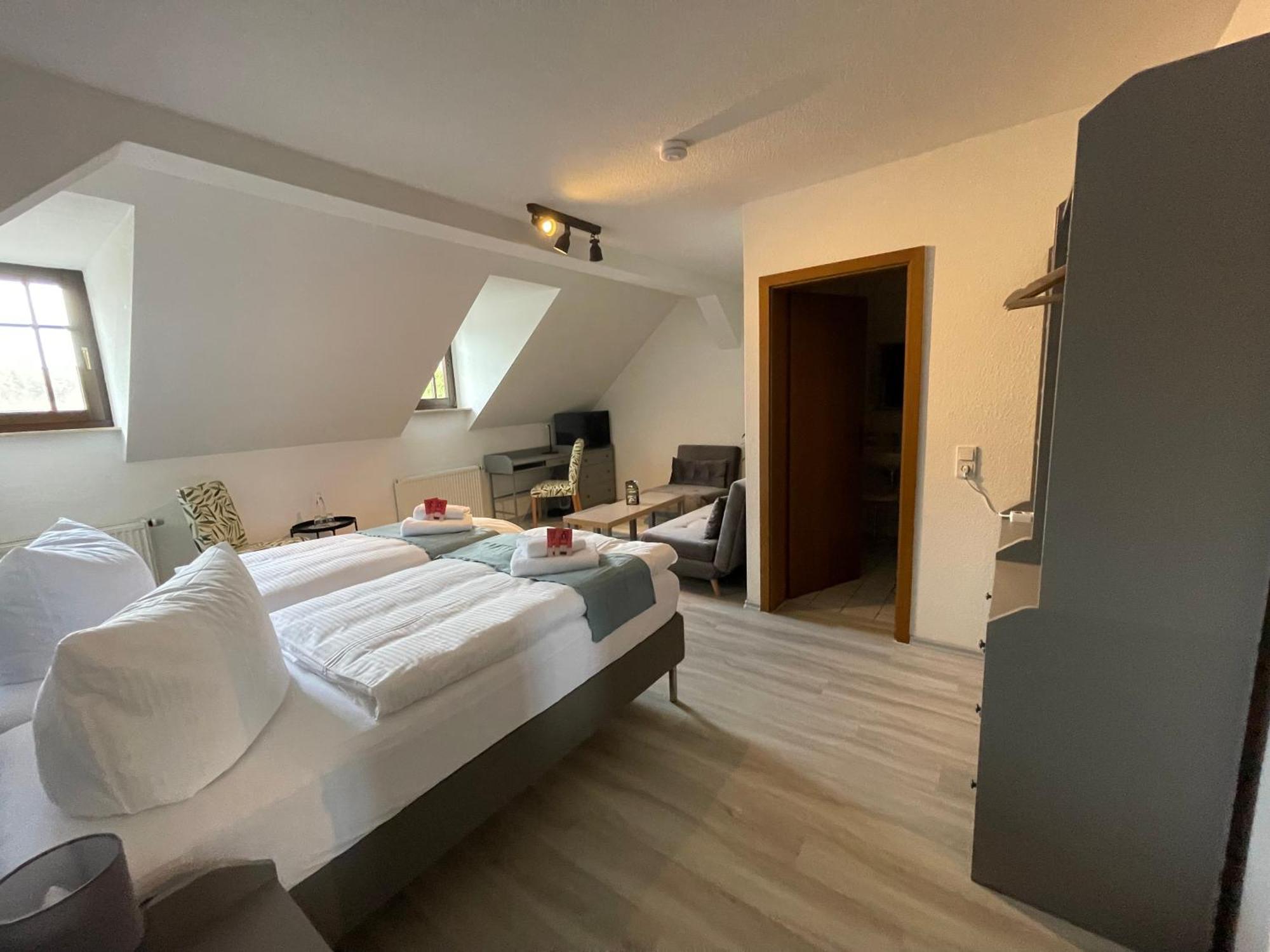 Landhotel Der Distelhof Mit Scheunencafe Dillstadt Luaran gambar