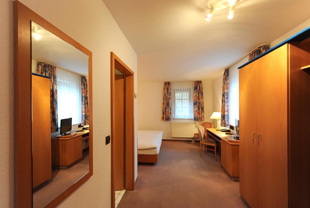 Landhotel Der Distelhof Mit Scheunencafe Dillstadt Bilik gambar