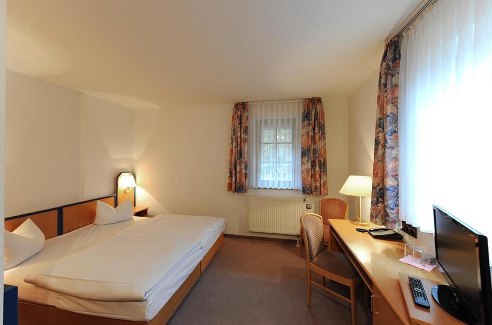 Landhotel Der Distelhof Mit Scheunencafe Dillstadt Bilik gambar